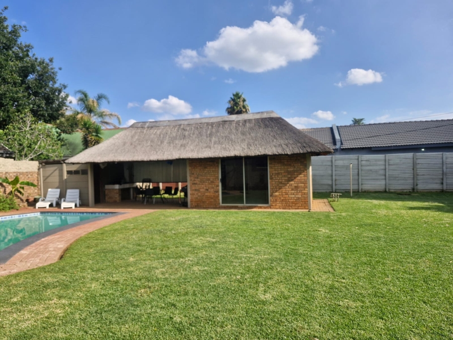 To Let 3 Bedroom Property for Rent in Flamwood North West